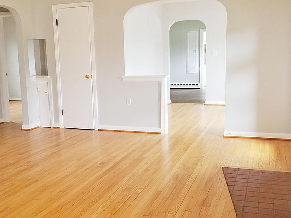 5th image of 606 E Main Street Ext