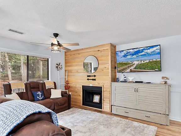 3rd image of 400 Melrose Dr. #14-A