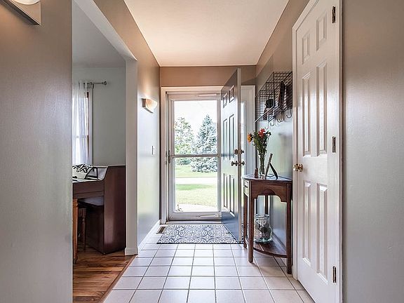 4th image of 10661 Washtenaw Dr