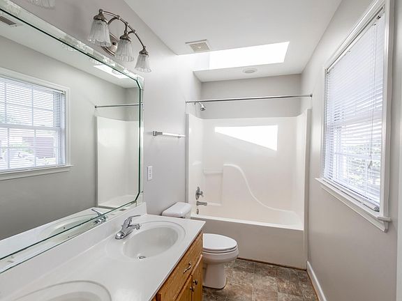 3rd image of 1716 Lakeview Ave