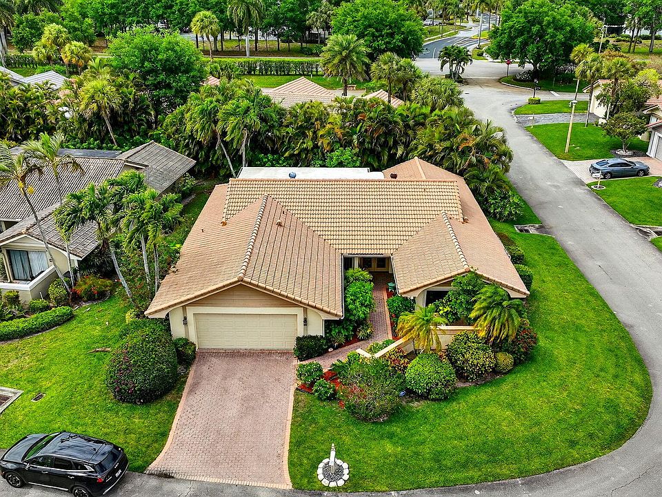1st image of 6839 Villas Drive S