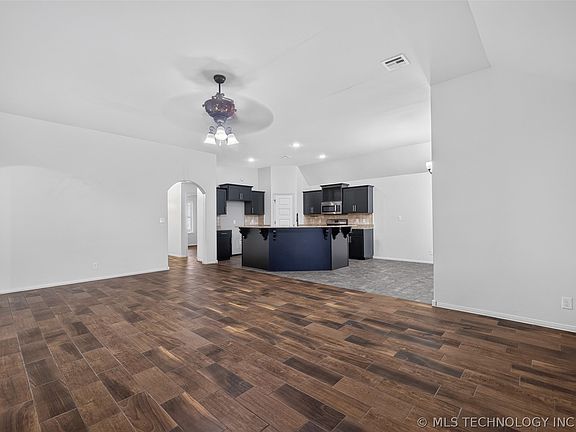 5th image of 2450 S Narcissus Ct