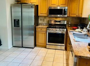16 Golden Sq, Sayreville, NJ 08872