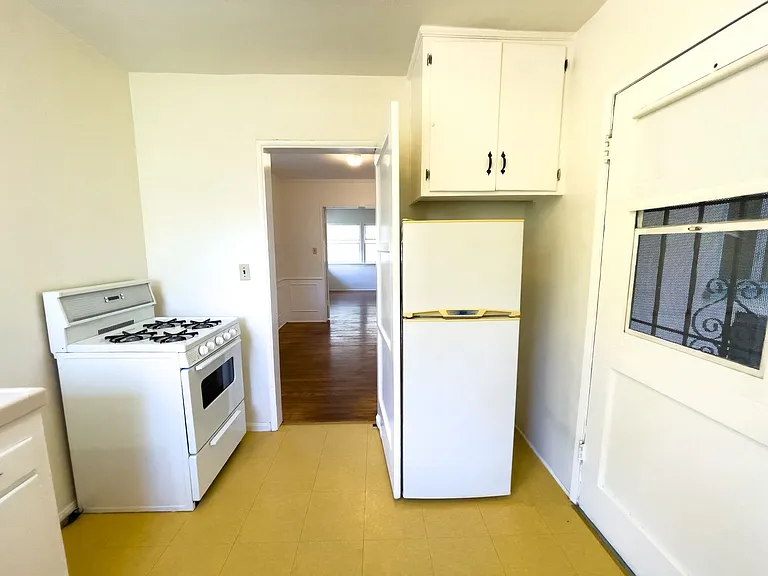 4735 Beverly Blvd — Photo 6