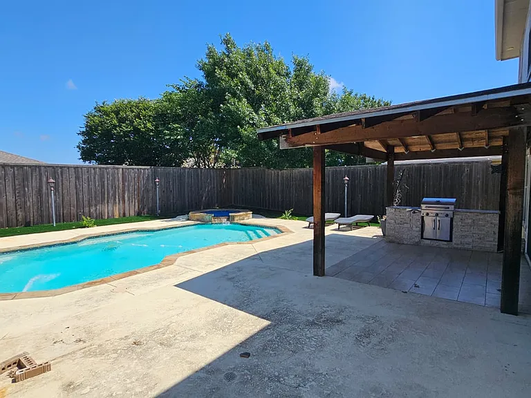 6416 Marvin Gdns — Photo 2