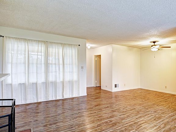 5th image of 7509 Irwingrove Dr