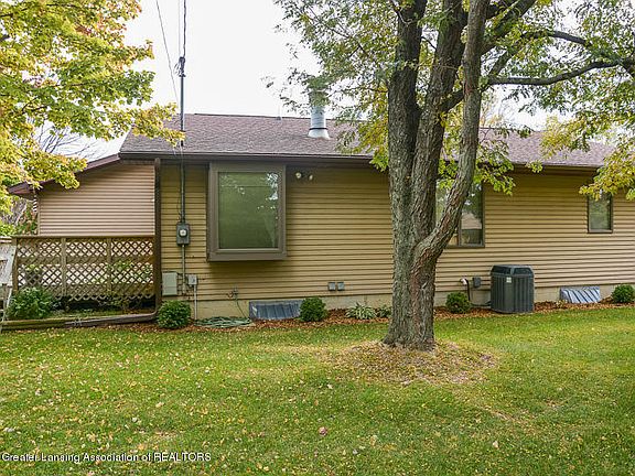 3rd image of 1025 Eddie Dr