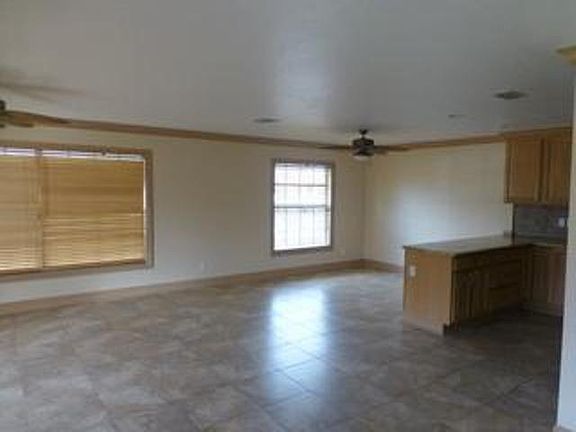 3rd image of 1613 Laurel Leaf Ln APT B