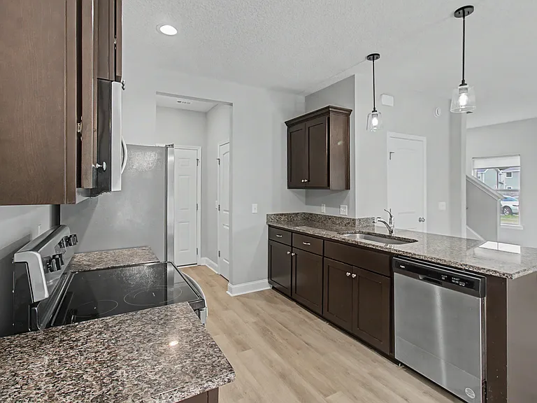 547 Fairview Cir — Photo 7