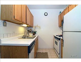 4th image of 1435 W Elmdale Ave APT 1S