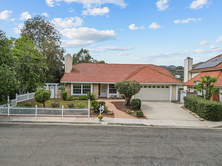 561 Walter Ave — Photo 33