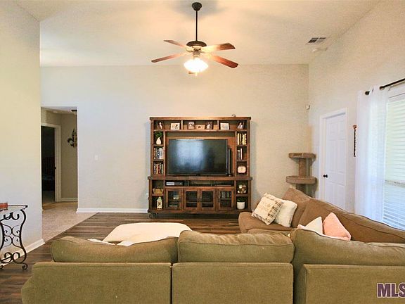 4th image of 42345 Pebblestone Ave