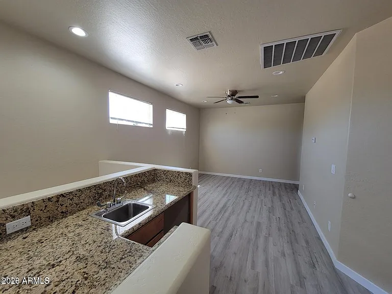 1629 E Grandview Rd — Photo 21