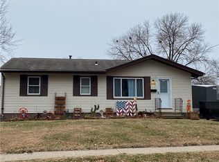 3302 Hillcrest Dr, Des Moines, IA 50310