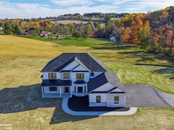 2805 Whitetail Deer Dr, Bath, PA 18014