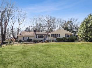 7 Round Ridge Trl, Trumbull, CT 06611