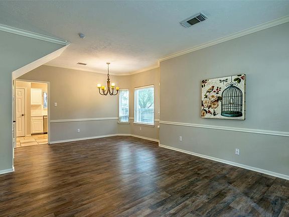 4th image of 2723 Village Dale Ave