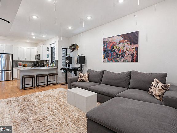 3rd image of 1432 N Franklin St #3
