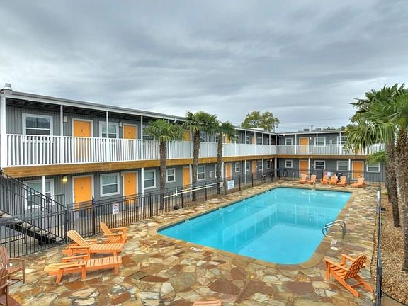 5th image of 2401 Manor Rd APT 212