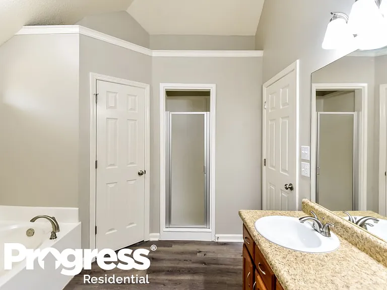 1261 Thames Dr — Photo 12