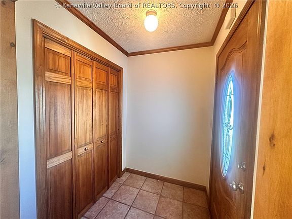 5th image of 264 Hawthorne Ln