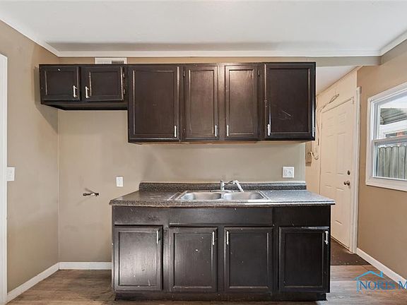 4th image of 3515 Wersell Ave