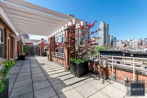 Sold by Bond New York | media 1