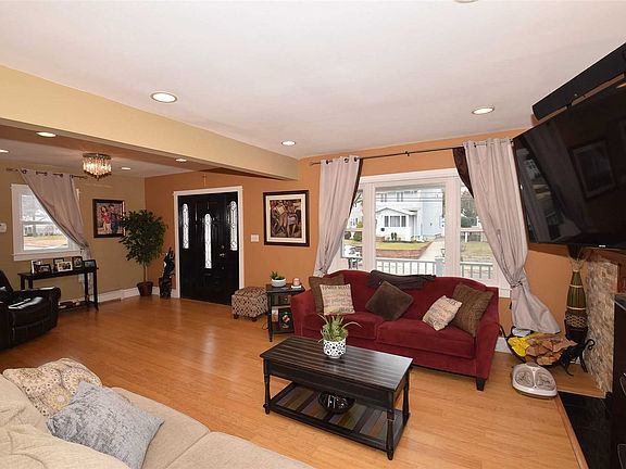 3rd image of 91 Scarcliffe Dr