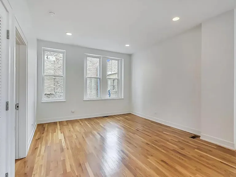 1157 W 18th St #R204 — Photo 6