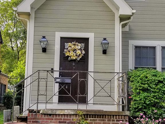 2nd image of 212 Napoleon St