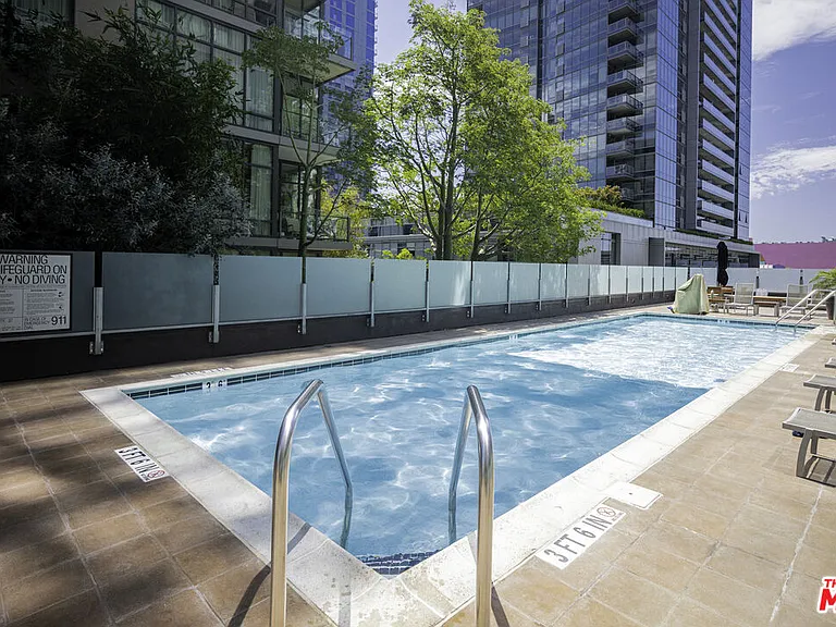 1111 S Grand Ave #716 — Photo 41
