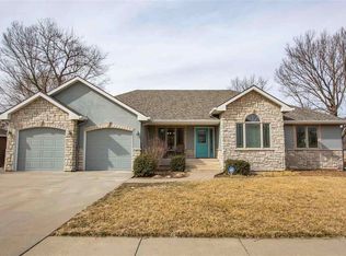 2205 Hillview Dr, Manhattan, KS 66502