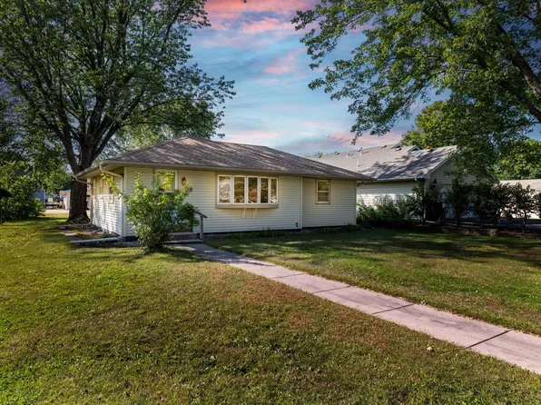 238 Walnut St S, Belle Plaine, MN 56011