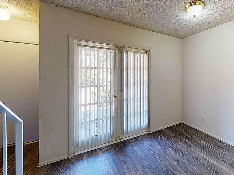 Falcon Glen Apartments — Photo 13
