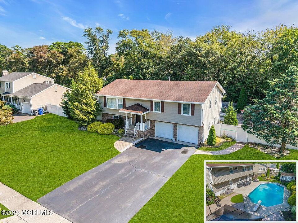 1st image of 11 Yorkshire Drive