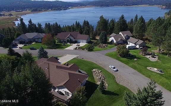 4th image of 17295 W Woodlake Dr