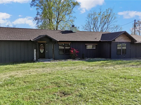 1110 E 13th St, Cassville, MO 65625