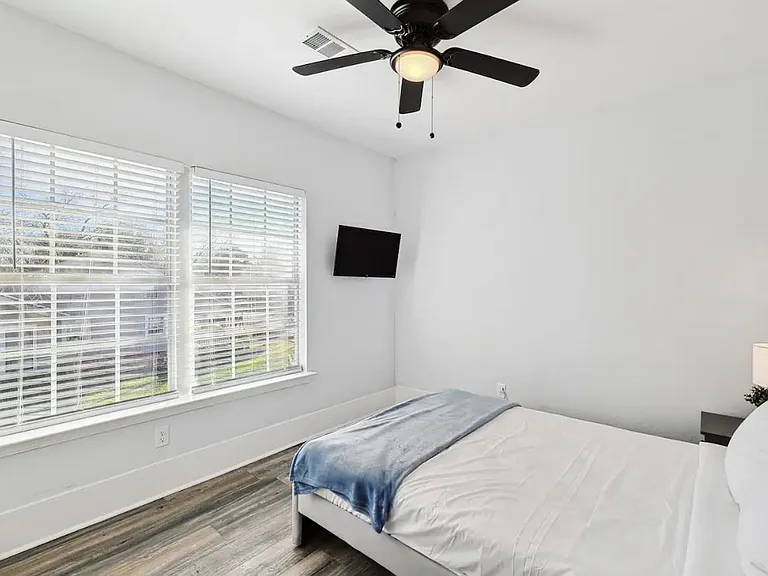 702 N Edgefield Ave — Photo 17