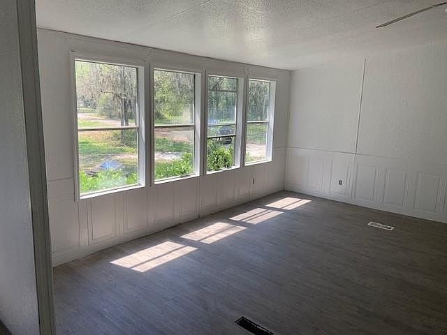 1st image of 1885 Parkway Ave