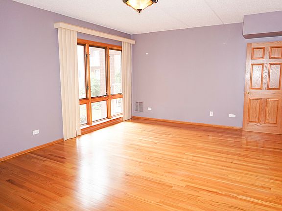 5th image of 4655 N Cumberland Ave APT 206