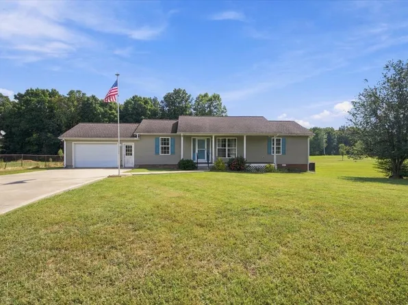 100 Meadows Ln, Mc Ewen, TN 37101