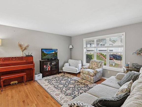 5th image of 1822 Coralberry Ct
