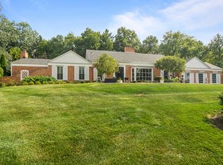 1692 Beaver Pond Rd, Inverness, IL 60067