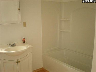 3rd image of 4521 Meadowbrook Dr