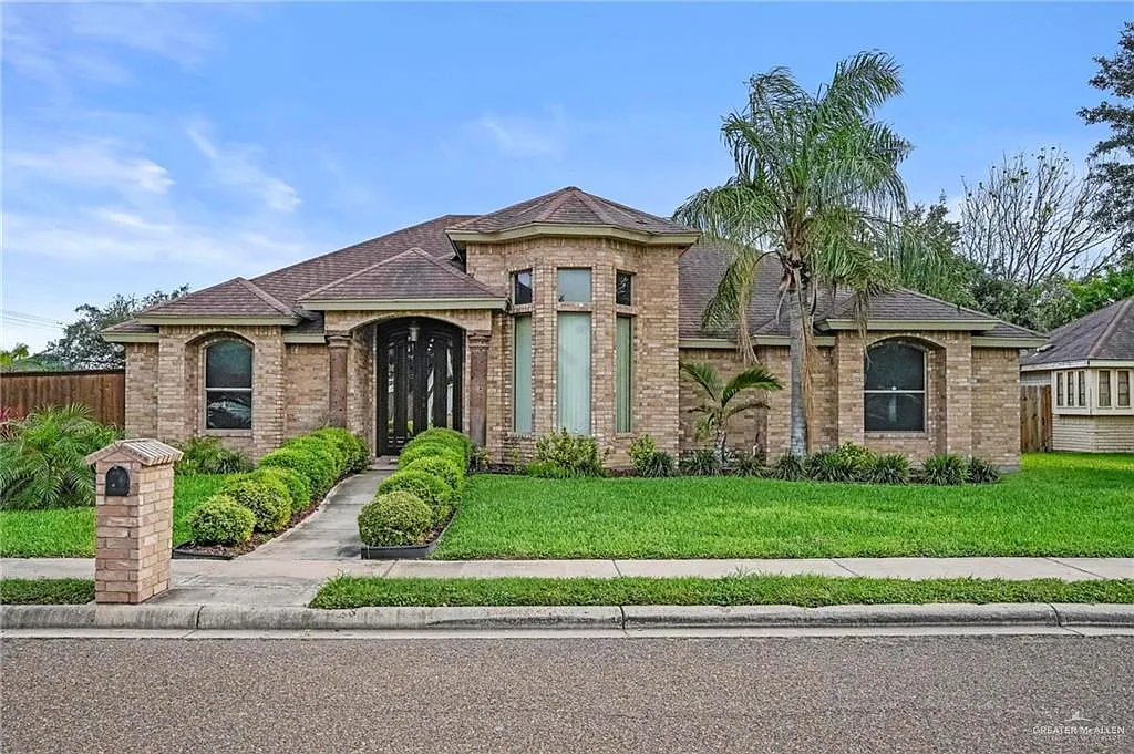 3 bed, 2.0 bath, 1835 sqft, $2,450 — Photo 1