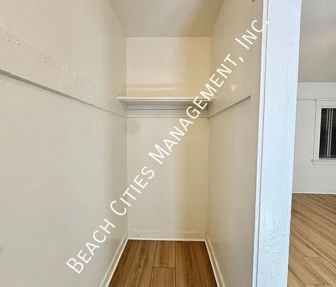 1066 E 7th St #10 — Photo 8