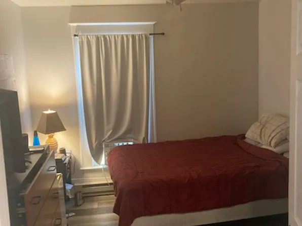 605 W White St #4, Champaign, IL 61820