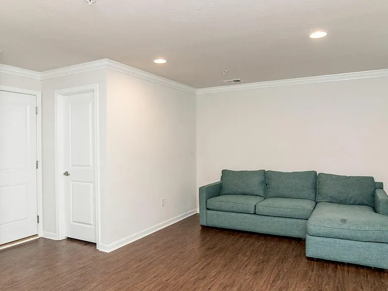 420 Fairmont Dr — Photo 15