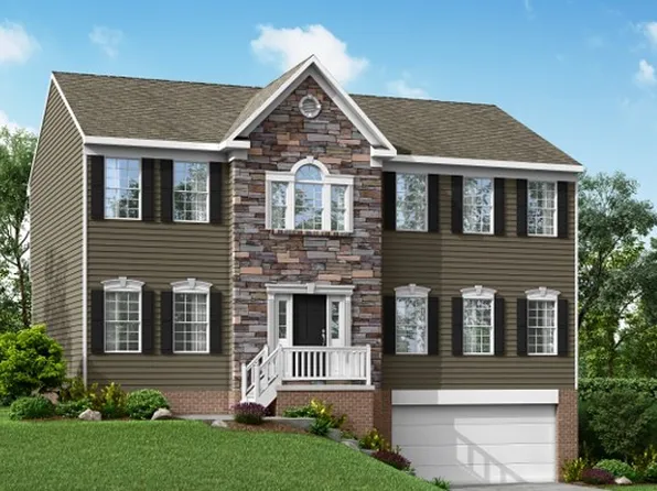 715 Dahlia Dr, Belle Vernon, PA 15012