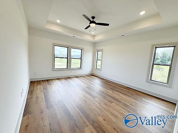 4th image of 1085 Maplehurst St